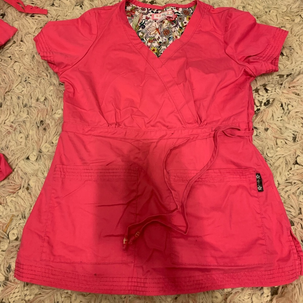 Koi pink scrub set